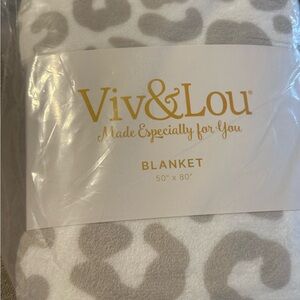 Viv & Lou Gray and White Snow Leopard Blanket